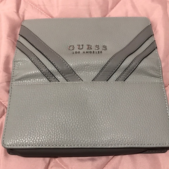 Guess Wallet - Picture 3 of 3